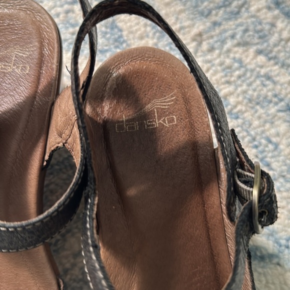 Dansko metallic, black ankle strap, buckle sandals 39 - Picture 3 of 6